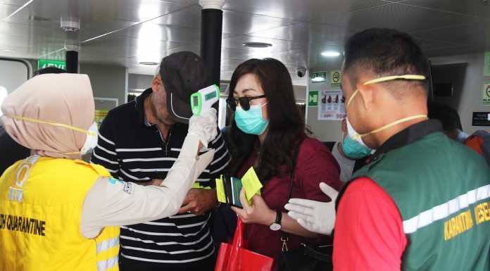 Dua WNI terinfeksi Corona virus disease 2019 (Covid-19). Pemerintah pun meminta masyarakat agar tidak panik. Negara menyatakan komitmennya untuk menanggung seluruh biaya untuk perawatan dan pengobatan.