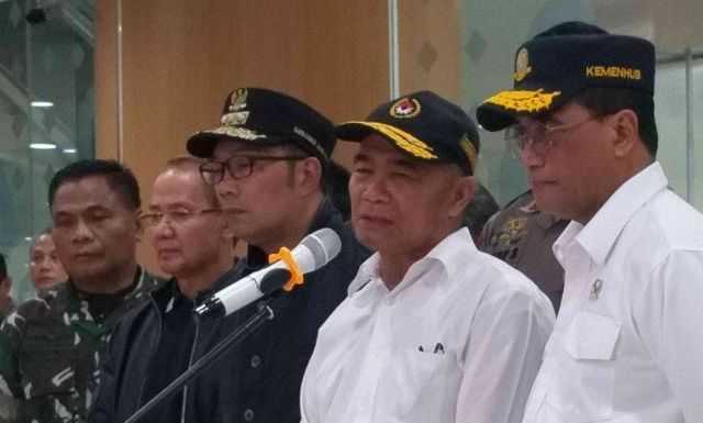 Gubernur Jawa Barat Ridwan Kamil akan meninjau Depok terkait dengan dua warga yang terkena penyakit Covid-19.