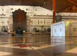 PANDEMI COVID 19, Keraton Kasepuhan Cirebon  Batalkan Pengajian Malam Kliwon di Makam Sunan Gunung Jati (Foto : Google.com)