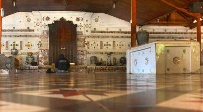 PANDEMI COVID 19, Keraton Kasepuhan Cirebon  Batalkan Pengajian Malam Kliwon di Makam Sunan Gunung Jati (Foto : Google.com)