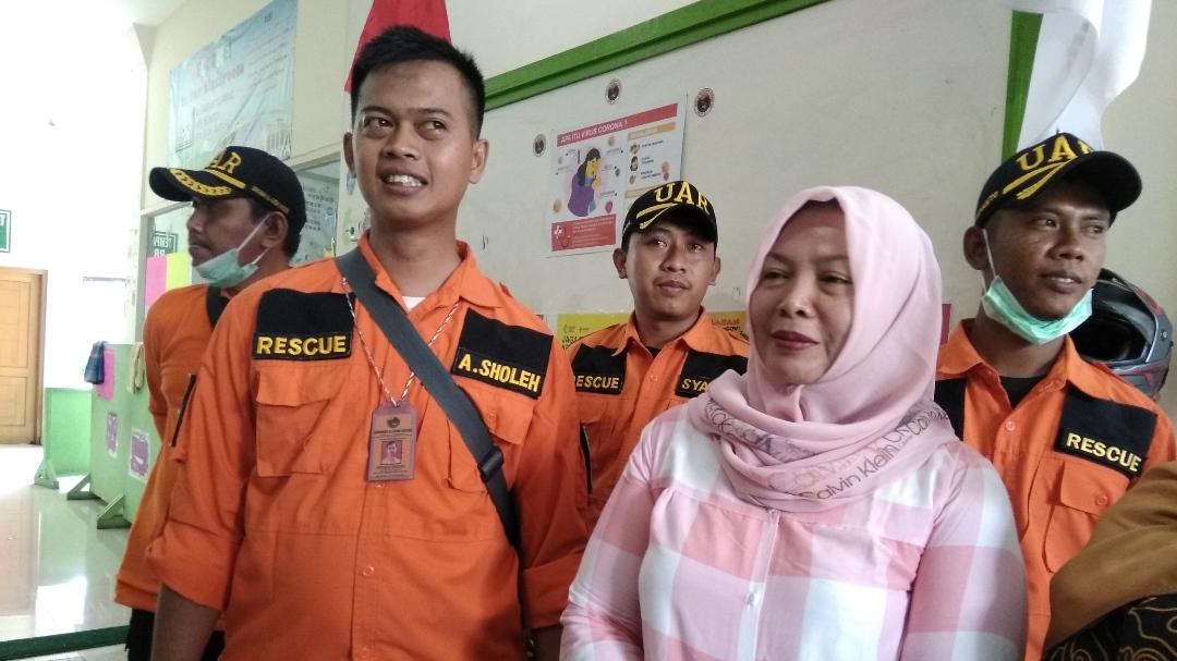 Cegah Virus Corona Tim UAR Lakukan Penyemprotan Disinfektan di Sejumlah Masjid di Harapan Mulya Bekasi