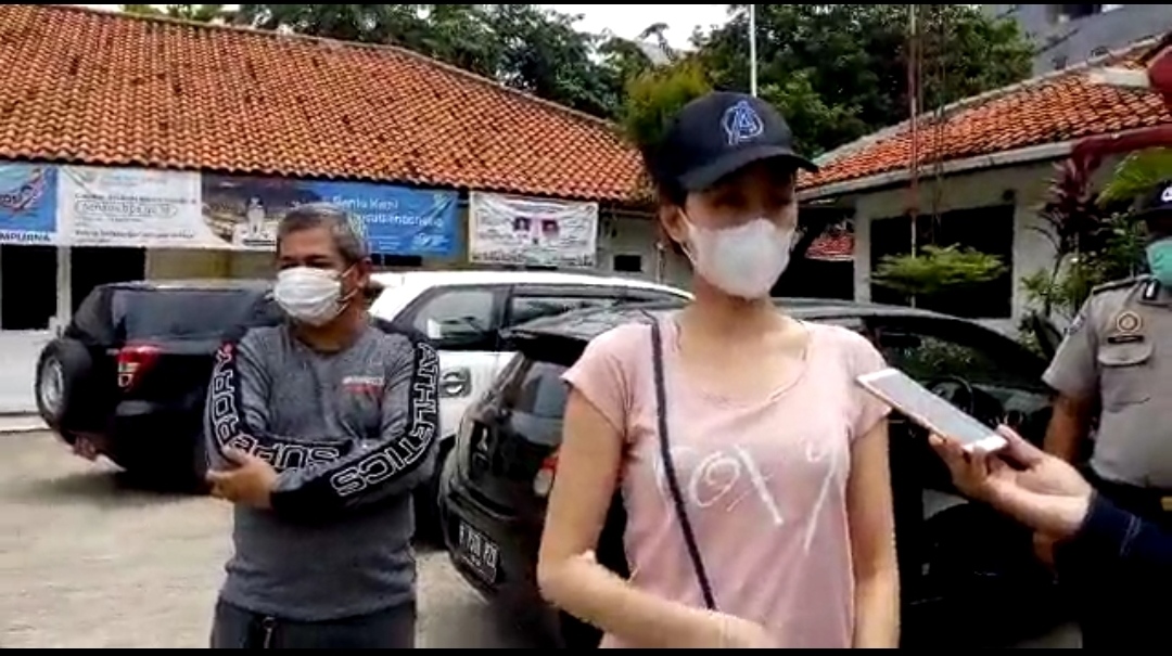 Terkait Covid-19, Miss Indonesia 2016 Cek Darah di Kelurahan Jakasampurna