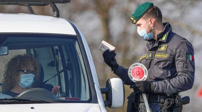 Polisi Italia Perketat Perbatasan Negara akibat COVID 19 (CNBC.COM)