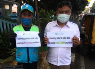 Perang Lawan COVID 19, Pemkot Bandung Bagikan Vitamin dan Masker Ke Petugas Kebersihan (bandung.go.id)