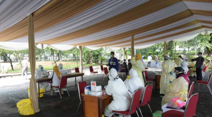 Perang Lawan COVID 19, Pemprov Jabar Gelar Test COVID 19 Untuk Klaster HIPMI dan GBI Lembang (jabarprov.go.id)