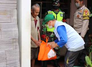 Ringankan Beban Warga Terdampak Covid-19, Yayasan Rindang Gelar Baksos Door to Door