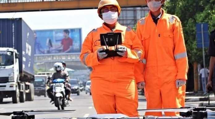 Perang Lawan COVID 19, Pemkot Bekasi Semprot Ruang Publik Dengan Drone (Foto : Humas Kota Bekasi)