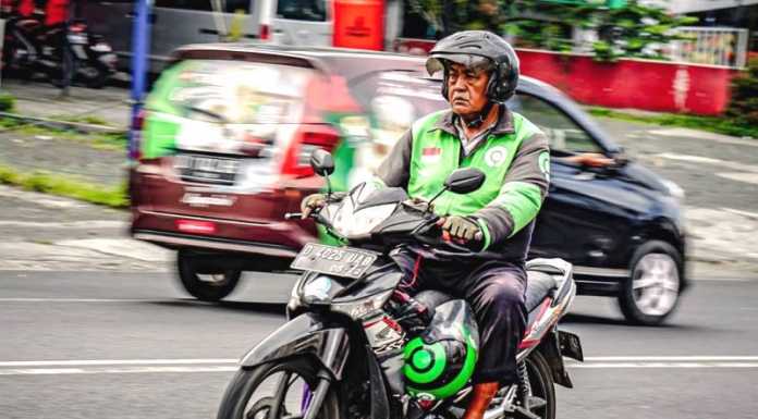 Diduga Bertentangan Dengan Konstitusi, Aturan Larangan Ojol Angkut Penumpang Saat PSBB Harus Dikaji Ulang! (foto :google.com)