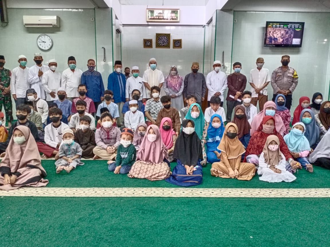 Seksi Sosial RW 021 Kayuringin Jaya Bekerjasama 3 DKM Masjid Santuni 155 Anak Yatim dan Dhuafa